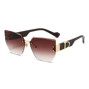 Gafas de Sol Cuadradas sin Marco para Mujer, Lentes de PC Negras, Protección UV400, Estilo Moderno para Fiestas - Product Image 4