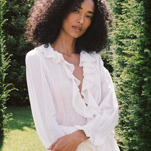 Blusa de algodón plisada con cuello en V, estilo vintage, de encaje, color liso, con pliegues de organza, estilo francés romántico, resistente, para mujer - Product Image 5