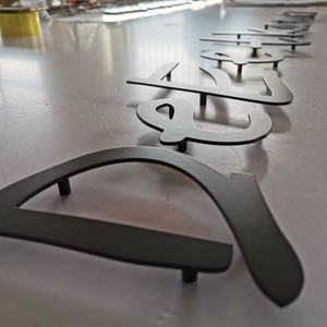 <span class=keywords><strong>En</strong></span> gros, lettres murales 3D <span class=keywords><strong>en</strong></span> métal découpées au laser non éclairées, logos pour entreprises, décoration <span class=keywords><strong>de</strong></span> voitures, usage intérieur - Acrylique, Acier inoxydable - Product Image 4