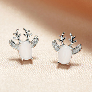Orecchini a Perno a Forma di Renna Natalizia per Donne, Design Minimalista e Carino, Accessori per Feste e Regali - Product Image 4