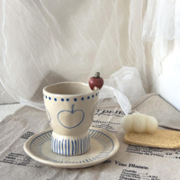Mug à café en céramique en gros avec motif de fruits peint à la main pour la vaisselle de café et les cadeaux