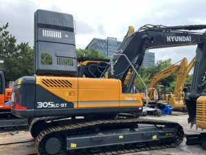 Excavatrice sur chenilles Hyundai 305LC de 30 tonnes, moteur diesel Cummins QSB6.7, certifiée CE EPA, pelle hydraulique - Product Image 3