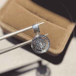 Collana con Ciondolo Rotondo a Fiore Scintillante e Trendy per Donne, Elegante Catena a Maglie per Clavicola, Gioielli alla Moda per Uso Quotidiano, Regalo - Product Image 3