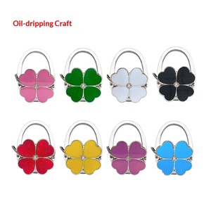 Produsen Gantungan Tas Desain Hook, Grosir Penjepit Tas, Gantungan Tas Motif Daun Semanggi Empat untuk Pernikahan dan Ulang Tahun - Product Image 4