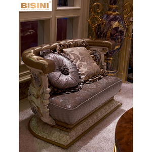 Set di Divani per Soggiorno in Stile Europeo, Lussuoso Divanetto Francese <span class=keywords><strong>Rococò</strong></span> in Legno Intagliato con Schienale Alto Imbottito - Product Image 1
