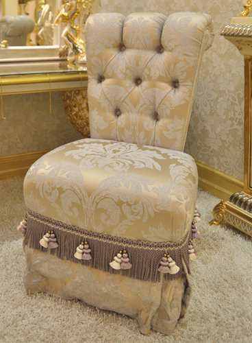 เก้าอี้แต่งตัว