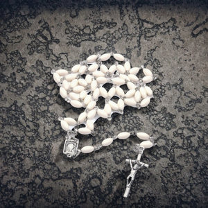 Collar con colgante de Cruz de ojo de gato de resina blanca, Rosario católico religioso plateado, cuentas de oración, boda Unisex Jesús María - Product Image 3