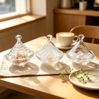 Bol à bonbons en verre transparent à sommet pyramidal, récipient décoratif avec couvercle pour la maison, l'organisation de la cuisine, les fêtes, les mariages et les cadeaux.
