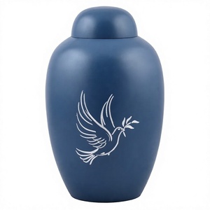 Urna Funeraria de Metal de Estilo Moderno, Hecha a Mano para Seres Queridos por Axiom Home Accents con Grabados Intrincados - Product Image 1