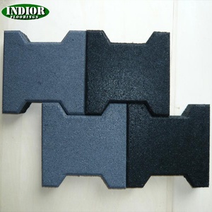 Feuerfeste, schallisolierende Gummibodenmatte in Knochenform für Pferdeställe in England - Product Image 3