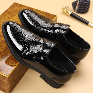 Mocasines de Cuero Charol Negro para Hombre, con Punta Puntiaguda, Suela de Goma, Decoración de Hebilla, Estilo Otoñal - Product Image 3
