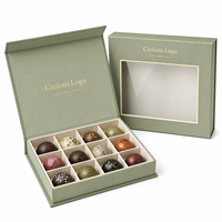 Op maat gemaakte magnetische luxe geschenkverpakking met dividers voor ambachtelijke bonbons, chocoladetruffels en Ramadan dadels.