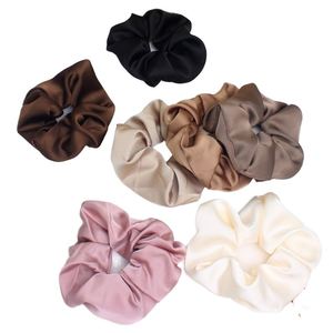 Vente en gros Nouveauté 2023 Chouchous en satin uni tendance 13 cm, grands élastiques pour femmes, attaches pour queue de cheval - Product Image 1