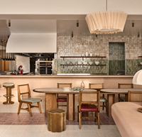 Canapé de restaurant haut de gamme en rotin pour café commercial et hôtel, chaise vert pâle, mobilier de siège, ensemble table et chaises en bois