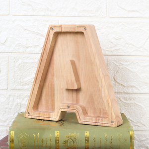 Vente en gros de tirelires en bois en forme de lettres de l'alphabet, grandes tirelires en bois pour enfants - Product Image 1