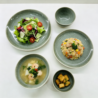 Ensemble d'assiettes à dîner en céramique EKA vert forêt, finition brillante mouchetée, design rond moderne, résistant aux éclats, empilable, élégant pour la salle à manger