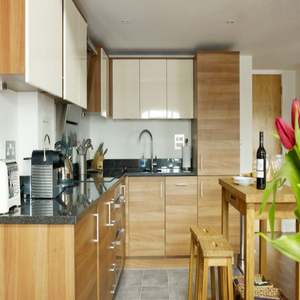 ตู้ครัวโมเดิร์นใหม่จากโรงงานโดยตรง สีเบอร์ลี่วูด แบบโมดูล สำหรับขายส่ง ฮาร์ดแวร์คุณภาพเยี่ยม - Product Image 5