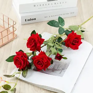 L172 all'ingrosso di alta qualità bianco rosso seta falso velluto rose finto decorazione di cerimonia nuziale fiori singolo fiore rosa artificiale