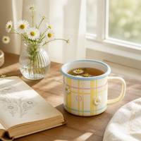 YEKEA Mug Enamel 16.7oz Motif Bunga Daisy 3D Pola Kotak-kotak Pastel Cangkir Kopi Dapat Digunakan Kembali Mug Minum Estetis Untuk Pengecer