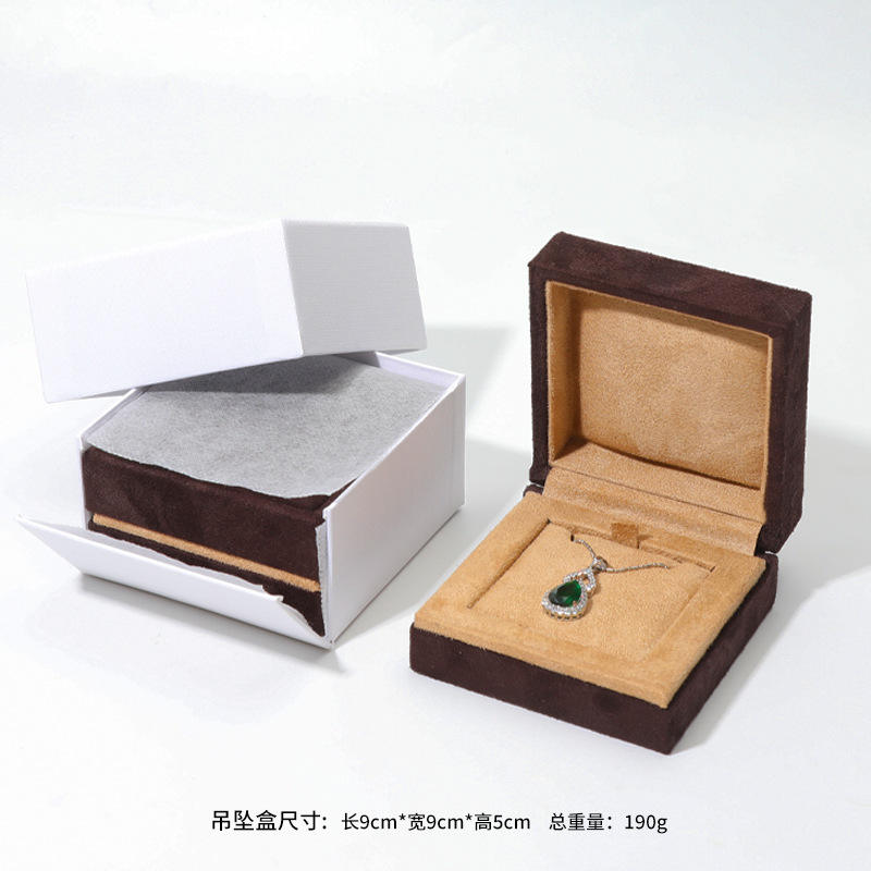 ล็อกเกตสีกาแฟ