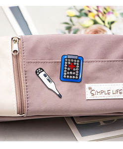 Broche médicale en strass, épingle de sûreté, accessoires vestimentaires pour médecin et infirmière, badge - Product Image 5