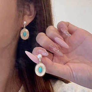 WENCHI Boucles d'oreilles clous de luxe léger haut de gamme en perles naturelles et turquoise, bijoux résistants à la chaleur 400g Shopify - Product Image 4