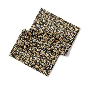 Écharpe en soie personnalisée pour femmes, écharpe carrée en soie imprimée tendance, accessoire élégant et confortable pour les tenues, le bureau, les soirées - Product Image 4