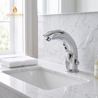 Robinet de lavabo automatique sans contact de luxe avec mitigeur chaud et froid à montage latéral pour lavabo de salle de bain moderne
