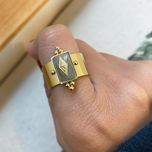 <span class=keywords><strong>Bague</strong></span> Chevalière Rétro en Or Rempli 18 carats avec Grande Pierre Naturelle et Cristaux Mixtes, Faite à la Main, Style Vintage, Large et Audacieuse, pour <span class=keywords><strong>Femme</strong></span>, Homme, Unisexe, Bijoux - Product Image 1