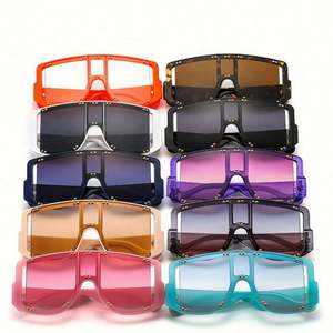 Gafas de Sol Cuadradas con Logotipo Personalizado de Última Moda 2021 para Mujer, Protección UV400, con Remaches, Forma de Escudo, Gafas de Sol Extra Grandes para Mujer - Product Image 3