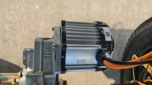 SURRIT Tricycle Électrique à Plateforme Ouverte Optimisé pour le Transport de Charges 60V 1000-1500W 300-400kg - Product Image 5