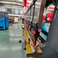 Máquina Hidráulica para Doblar Placas de 70 Toneladas y 2500 mm con Mesa de Trabajo, Equipada con Sistema CNC E310P, Equipo de Plegado de Metal y Acero Inoxidable