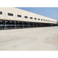 Entrepôt logistique moderne en acier avec puits de lumière ventilés - Bâtiment préfabriqué pour atelier et stockage dépendant de la lumière