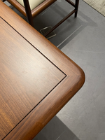 Meubles sur mesure fabriqués à l'usine de Foshan |   Table à thé ovale en noyer noir américain massif pour la maison, le bureau et la salle de thé