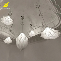 Applique murale contemporaine en tissu à motif floral - Luminaire d'ambiance moderne pour espaces événementiels et boutiques