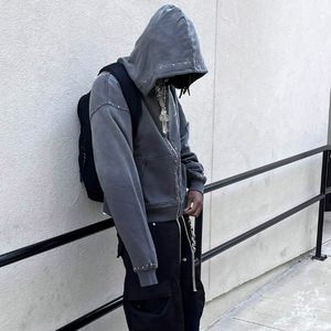 Hoodie court zippé unisexe en molleton français, effet délavé à l'acide, avec strass et impression graffiti personnalisée de luxe, style usé - Product Image 4