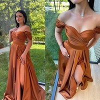 S3518N Nouvelle Robe de Soirée de Bal en Satin à Épaules Dénudées et Sans Bretelles avec Fente, Idéale pour Hôtesse de Réunion Annuelle - Collection 2026, Meilleure Vente