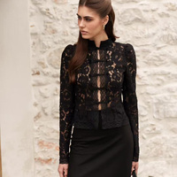 Manteau de style français romantique avec fermetures délicates, veste à structure souple pour les promenades en ville et les sorties décontractées
