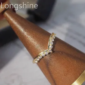 18Kゴールドの小さなフレッシュなV字型ニッチデザインダイヤモンドロング、輝くダイヤモンドの列特別に装飾された手の形
