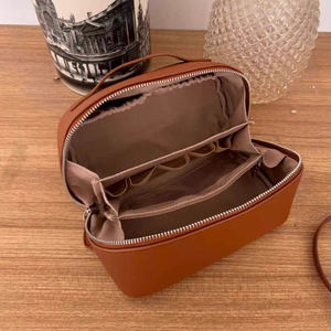 Bolsa de maquillaje para cosméticos de viaje de gran capacidad Premium de cuero genuino en stock Bolsa de cosméticos de cuero genuino - Product Image 5