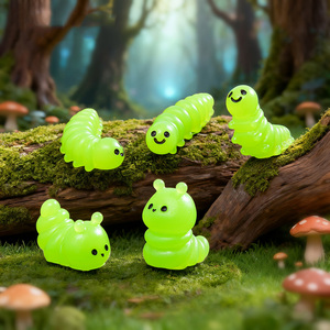 Lindas Mini Figuras de Resina de Oruga, Pequeños Adornos de Insectos de Resina para Jardín de Hadas, Casa de Muñecas, Bonsái y Decoración de Escritorio - Product Image 3