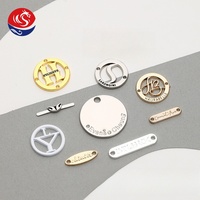Accessoires de quincaillerie de sac professionnel en alliage de Zinc Logo de marque personnalisé lettres creuses gravées étiquettes en or clair pour cuir