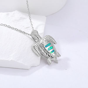 Pendentif XYOP Timeless Coastal Turtle en argent sterling 925 avec opale et <span class=keywords><strong>orgonite</strong></span>, avec des reflets scintillants et un cadre marin artisanal - Product Image 2