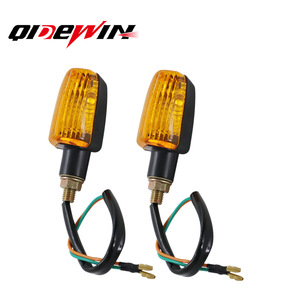 QIDEWIN ไฟเลี้ยวรถจักรยานยนต์ LED สีเหลืองอำพันไฟแสดงสถานะด้านข้างสำหรับการติดตั้งเพิ่มเติมอัพเกรดพลาสติก 1 เลนส์ - Product Image 1