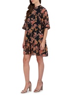 Oem Mini robe personnalisée décontractée de haute qualité en mousseline de soie à col en O et demi-manches et imprimé floral et volants pour femmes
