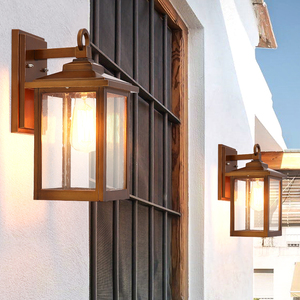 Lanterne murale extérieure traditionnelle en fer carré, étanche, LED blanc chaud 2700K, garantie 10 ans, éclairage de jardin à intensité variable - Product Image 5