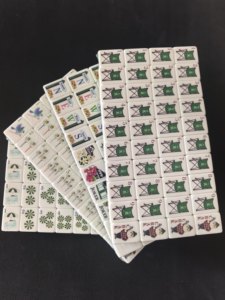 Jeu de Mahjong américain 4 couches en acrylique motif grain de bois, tuiles de Mahjong dessinées à la main avec motif Joker de dessin animé, idéal pour les voyages, les vacances, les jeux ou comme cadeau - Product Image 6