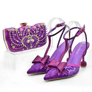 مجموعة أحذية وحقائب إيطالية للنساء مرصعة بالأحجار الكريمة ذات كعب عالٍ ومقدمة مدببة مع حقيبة يد مطابقة - Product Image 1