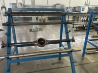 Tour CNC horizontal à double broche et double tête, entraînement central, haute précision pour le traitement des rouleaux de support, avec banc en fonte
