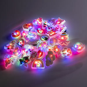 Оптовая продажа, новый дизайн, подвеска для обуви на заказ, светящаяся Ночная блестящая сабо, розовый осьминог, забавные животные, украшение для обуви, очарование - Product Image 2